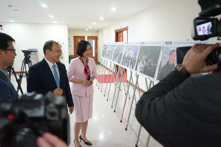 Thông tấn xã Việt Nam giới thiệu bộ ảnh “Ấm áp tình người tại tâm chấn động đất Thổ Nhĩ Kỳ” do nhóm phóng viên Thông tấn xã Việt Nam thực hiện. Ảnh Đinh Trường