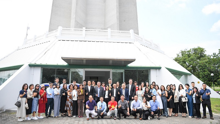 Đoàn xúc tiến thương mại về Logistics của VALOMA thăm cảng Laem Chabang.