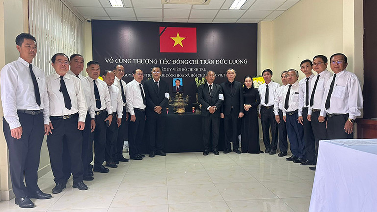 Lễ viếng nguyên Chủ tịch nước Trần Đức Lương tại Tổng Lãnh sự quán Việt Nam tại Battambang.