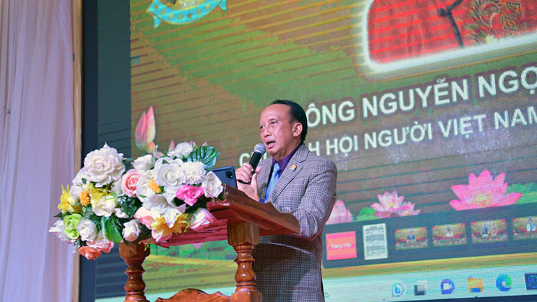 Chủ tịch Hội người Việt Nam toàn Thái Lan Nguyễn Ngọc Thìn. Chủ tịch Hội người Việt Nam toàn Thái Lan Nguyễn Ngọc Thìn.