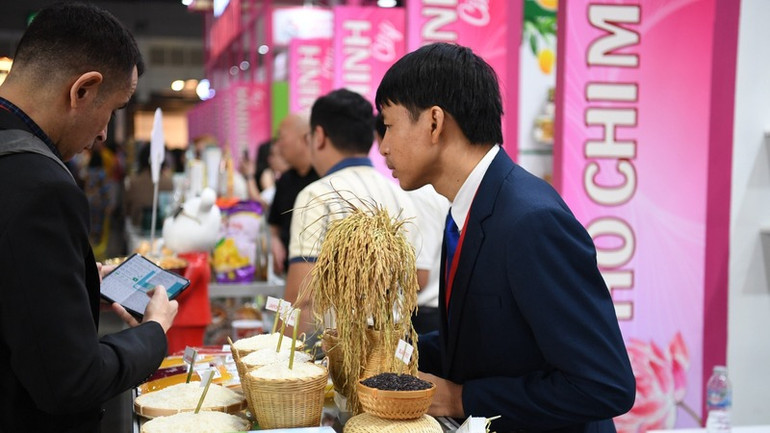 Các sản phẩm của Việt Nam được khách tham quan tại Hội chợ THAIFEX-Anuga Asia 2024 đánh giá cao. (Ảnh: XUÂN SƠN) Các sản phẩm của Việt Nam được khách tham quan tại Hội chợ THAIFEX-Anuga Asia 2024 đánh giá cao. (Ảnh: XUÂN SƠN)