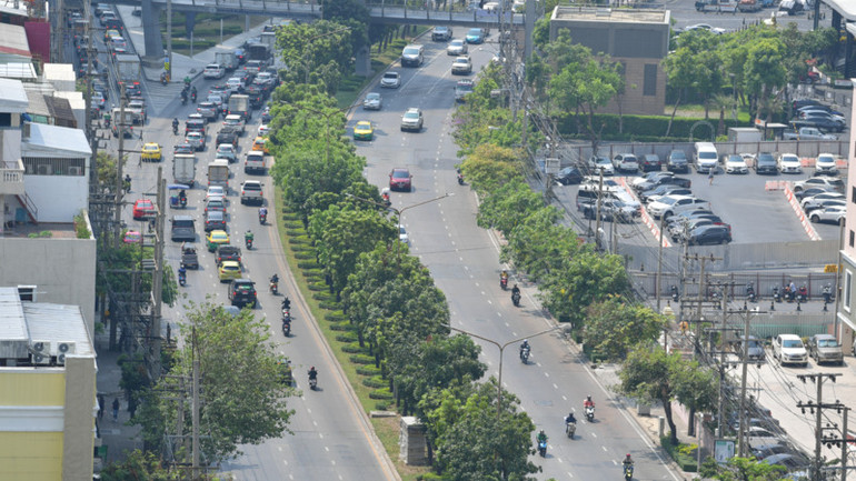 Chính quyền thủ đô Bangkok khuyến khích các tổ chức tạo điều kiện để người lao động làm việc tại nhà trong những ngày ô nhiễm bụi mịn ở mức nguy hiểm đối với sức khỏe. (Ảnh: ĐINH TRƯỜNG)