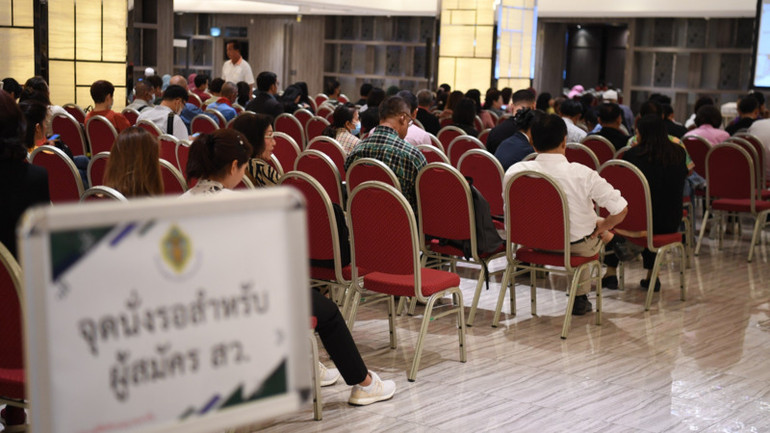 Khu vực chờ đăng ký của các ứng viên cuộc bầu cử Thượng viện cấp quốc gia. (Ảnh: XUÂN SƠN)