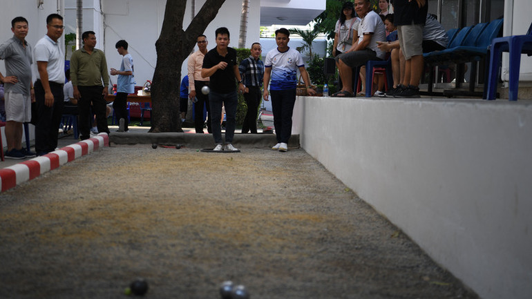 Các hoạt động giao lưu góp phần tăng cường sự hiểu biết lẫn nhau giữa các cán bộ, nhân viên Đại sứ quán Lào và Đại sứ quán Việt Nam tại địa bàn Thái Lan. Ảnh: XUÂN SƠN