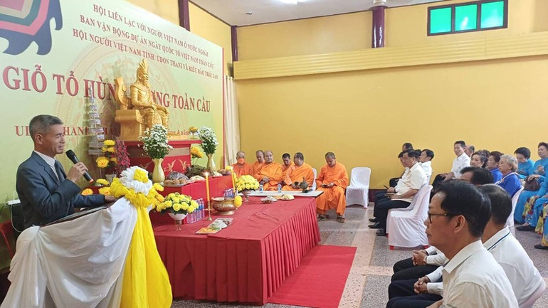 Tổng Lãnh sự Chu Đức Dũng bày tỏ sự trân trọng tinh thần đoàn kết, truyền thống giữ gìn văn hóa dân tộc của kiều bào tại Thái Lan. (Ảnh: CTV)