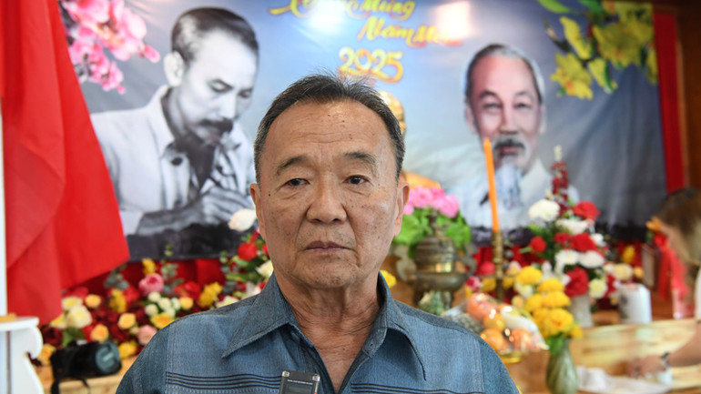 Ông Nguyễn Văn Trí, Chủ tịch Hội Người Việt Nam tỉnh Sa Kaeo trả lời phỏng vấn phóng viên Báo Nhân Dân thường trú tại Thái Lan.