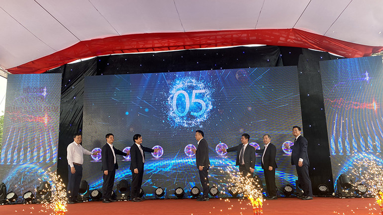 Các đại biểu tại lễ khai mạc