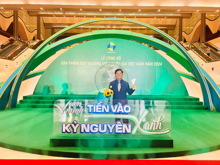 Ông Thái Văn Chuyện - Tổng Giám đốc TTC AgriS – nhận vinh danh tại Lễ công bố Thương hiệu Quốc gia Việt Nam 2024. TTC AgriS tiếp tục khẳng định vị thế sức mạnh thương hiệu xanh – bền vững – tiên phong nền nông nghiệp Việt Ông Thái Văn Chuyện - Tổng Giám đốc TTC AgriS – nhận vinh danh tại Lễ công bố Thương hiệu Quốc gia Việt Nam 2024. TTC AgriS tiếp tục khẳng định vị thế sức mạnh thương hiệu xanh – bền vững – tiên phong nền nông nghiệp Việt