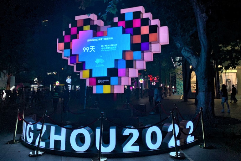 Mô hình đếm ngược trước khai mạc ASIAD 19 tại trung tâm thành phố Hàng Châu. (Ảnh: HỮU HƯNG)