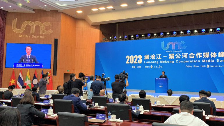 Đại diện Báo Nhân Dân phát biểu ý kiến tại Hội nghị. (Ảnh: HỮU HƯNG)