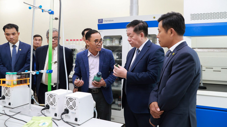 Đồng chí Nguyễn Trọng Nghĩa thăm Đại học Quốc gia Hà Nội. Đồng chí Nguyễn Trọng Nghĩa thăm Đại học Quốc gia Hà Nội.