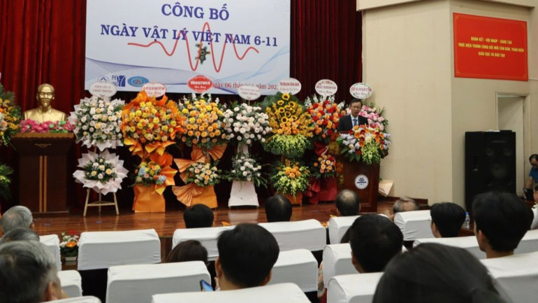 Quang cảnh công bố Ngày Vật lý Việt Nam