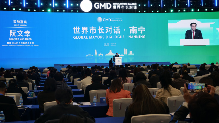 Chủ tịch Ủy ban nhân dân thành phố Lạng Sơn Nguyễn Văn Hạnh phát biểu tại Diễn đàn.