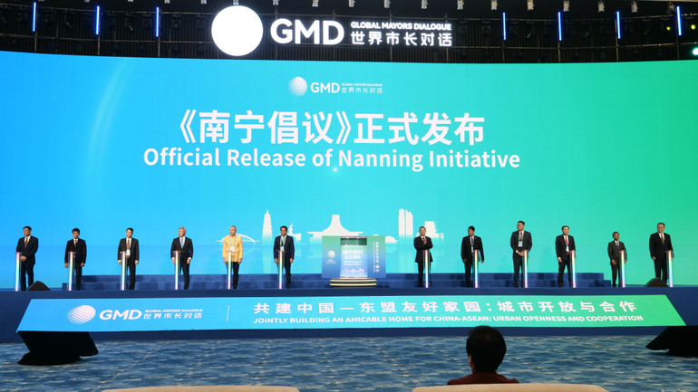 Công bố Sáng kiến Nam Ninh về việc tăng cường giao lưu hữu nghị giữa các thành phố.