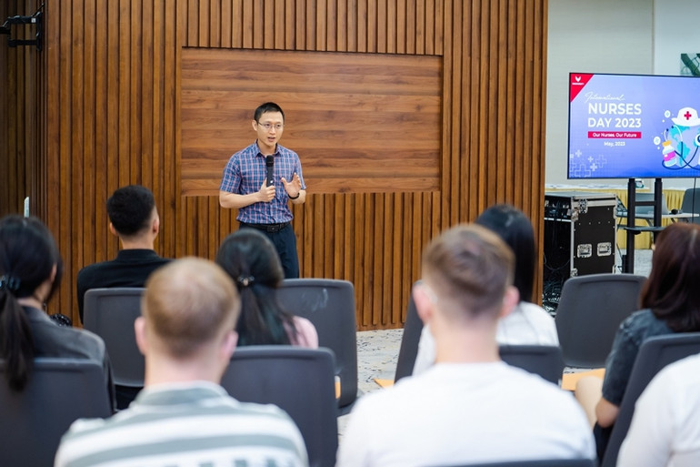 TS. Nguyễn Hoàng Long mong muốn đưa chương trình điều dưỡng tại VinUni trở thành chương trình tốt, được công nhận ở Việt Nam và trên thế giới TS. Nguyễn Hoàng Long mong muốn đưa chương trình điều dưỡng tại VinUni trở thành chương trình tốt, được công nhận ở Việt Nam và trên thế giới