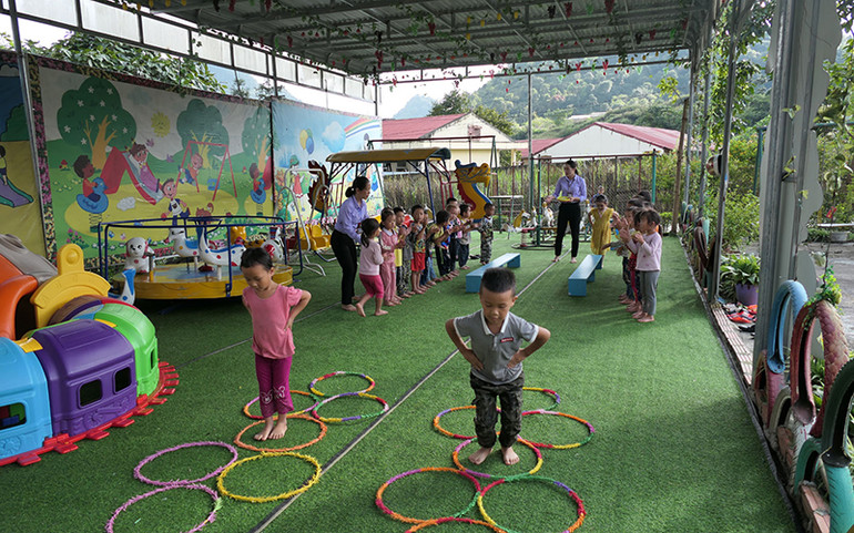 Giờ học môn giáo dục thể chất tại Trường mầm non Tùng Vài, huyện Quản Bạ, tỉnh Hà Giang.