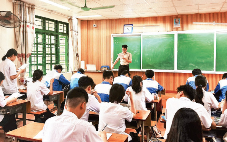 Học sinh Trường THPT Chuyên Lào Cai ôn tập chuẩn bị cho kỳ thi.