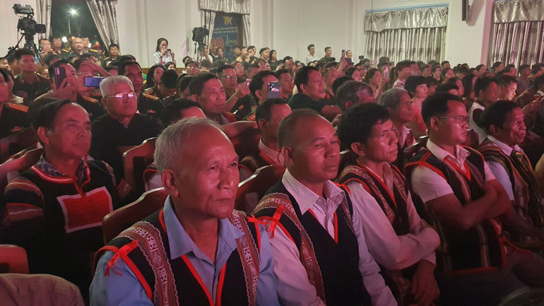 Đông đảo các già làng, trưởng thôn hai tỉnh Gia Lai và Kon Tum về dự Liên hoan.