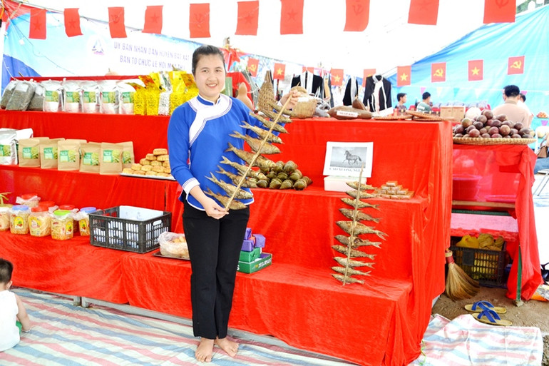 Khám phá và thưởng thức văn hóa, ẩm thực đồng bào dân tộc thiểu số ở vùng cao Bát Xát. (Ảnh: QUỐC HỒNG)