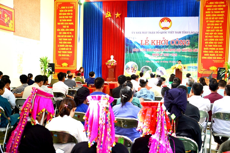 Quang cảnh lễ khởi công xây nhà đại đoàn kết cho 20 hộ nghèo ở xã Nậm Lúc, huyện Bắc Hà, tỉnh Lào Cai. (Ảnh: QUỐC HỒNG)