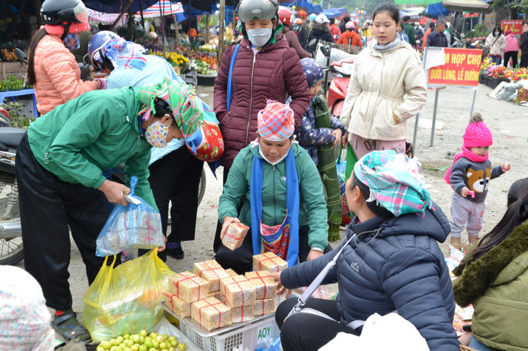 Bánh bỏng nếp không thể thiếu trong ngày Tết cổ truyền của người Giáy ở Lào Cai.