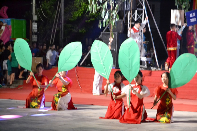 Tôn vinh cây quế và văn hóa bản địa ở vùng đất có hai dòng sông. (Ảnh: QUỐC HỒNG) Tôn vinh cây quế và văn hóa bản địa ở vùng đất có hai dòng sông. (Ảnh: QUỐC HỒNG)