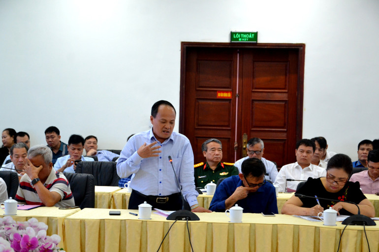 Ông Nguyễn Khắc Chanh, Giám đốc Công ty TNHH đầu tư xây dựng Đức Tuấn phản ánh giá vật liệu xây dựng do cơ quan chức năng khảo sát, thẩm duyệt thấp hơn nhiều so với giá thị trường, gây khó khăn cho doanh nghiệp xây dựng. (Ảnh: QUỐC HỒNG)