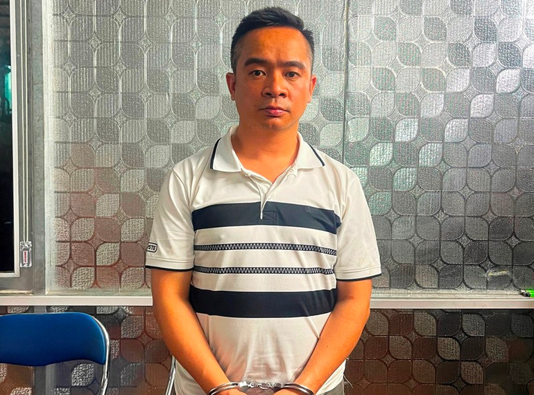 Đối tượng Ngô Tiến Thảo bị bắt giữ. (Ảnh: QUỲNH TRANG)