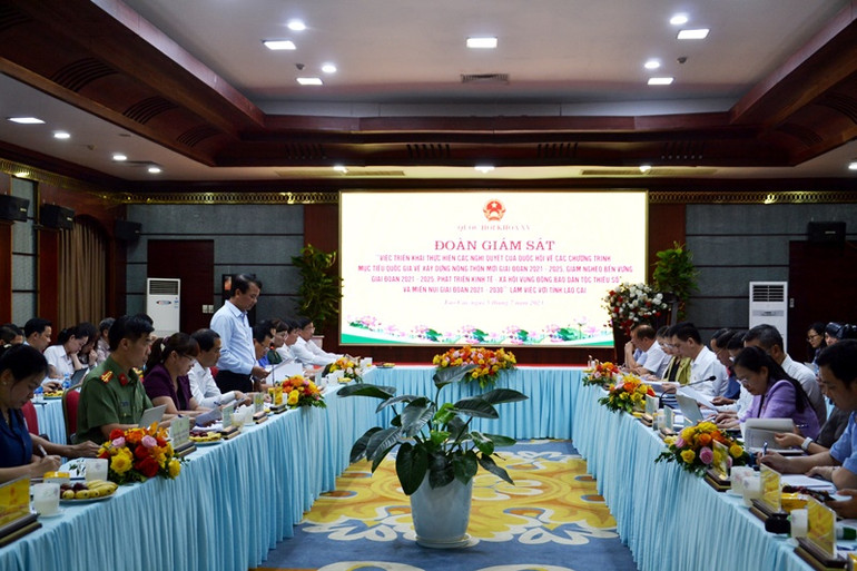 Bí thư Tỉnh ủy Lào Cai Đặng Xuân Phong phát biểu tại buổi làm việc với Đoàn công tác của Quốc hội. (Ảnh: QUỐC HỒNG)