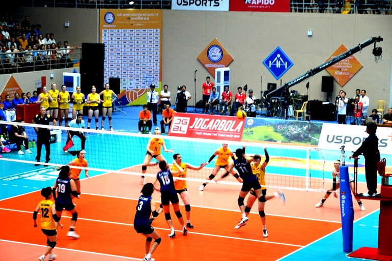 Với những pha bóng hấp dẫn người xem. (Ảnh: QUỐC HỒNG)