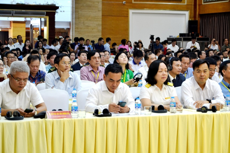 Đại diện Sở Công thương các tỉnh, thành phố tham dự Hội nghị xúc tiến giao thương Việt- Trung, tại thành phố Lào Cai. (Ảnh: QUỐC HỒNG)