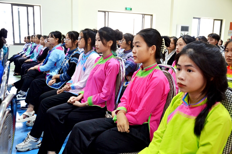 Học sinh dân tộc Giáy Trường THPT Dân tộc nội trú Lào Cai. (Ảnh: QUỐC HỒNG)