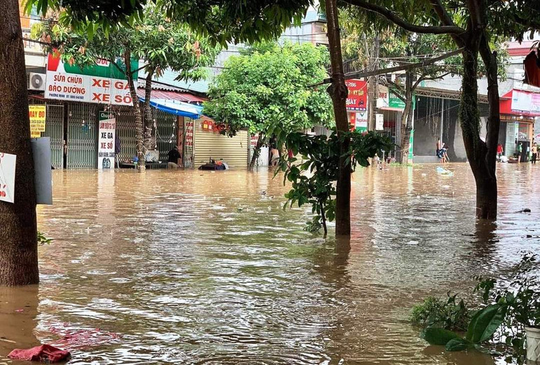 Nhiều tuyến phố bị ngập sâu 60-80cm. (Ảnh: TL) Nhiều tuyến phố bị ngập sâu 60-80cm. (Ảnh: TL)