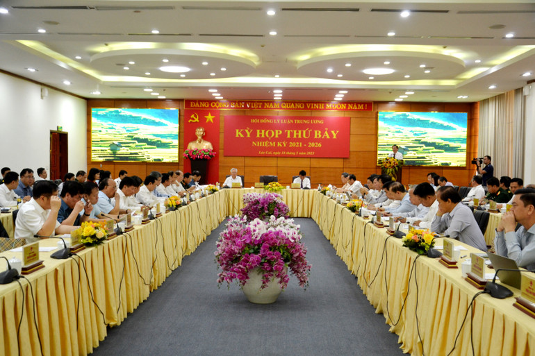 Quang cảnh Kỳ họp thứ 7, nhiệm kỳ 2021-2026 Hội đồng Lý Luận Trung ương. (Ảnh: QUỐC HỒNG)