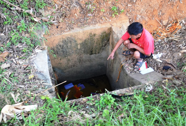 Hố thu nước có kích thước 1,3m x1,35m, sâu 2m. (Ảnh: QUỐC HỒNG)