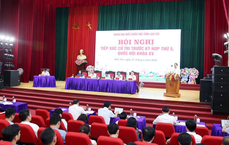 Hội nghị tiếp xúc cử tri tại huyện Bảo Yên, tỉnh Lào Cai. ( Ảnh: QUỐC HỒNG)