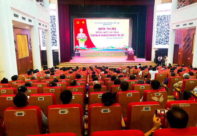 Lào Cai tổng kết 20 năm "Ngày hội Đại đoàn kết toàn dân tộc. ( Ảnh: QUỐC HỒNG)