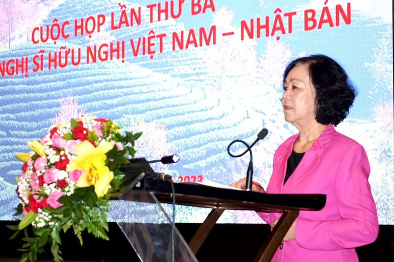 Đồng chí Trương Thị Mai, Ủy viên Bộ Chính trị, Thường trực Ban Bí thư, Trưởng Ban Tổ chức Trung ương, Chủ tịch Nhóm Nghị sĩ hữu nghị Việt Nam-Nhật Bản phát biểu kết luận phiên họp.