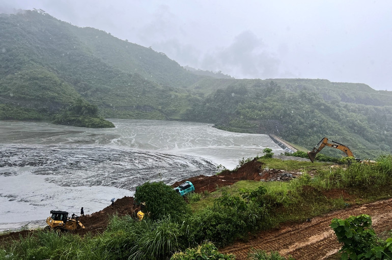 Công ty cổ phần đồng Tả Phời huy động tối đa phương tiện và nhân lực khắc phục sự cố. (Ảnh: TL)