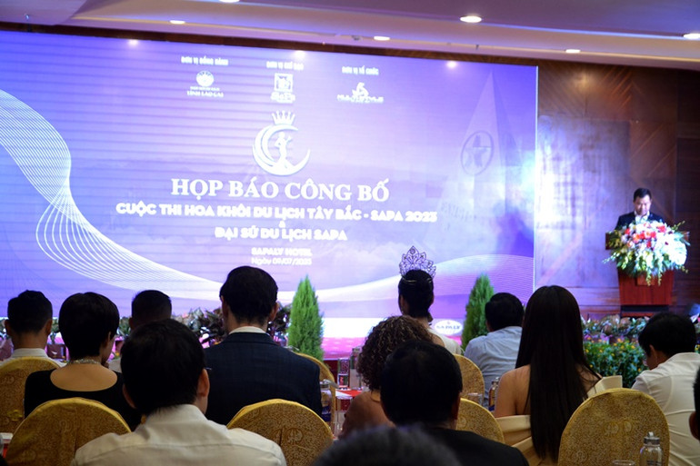 Cuộc thi "Hoa khôi Du lịch Tây Bắc - Sa Pa 2023" nhằm tôn vinh vẻ đẹp của các cô gái vùng cao miền núi Tây Bắc. (Ảnh: QUỐC HỒNG) Cuộc thi "Hoa khôi Du lịch Tây Bắc - Sa Pa 2023" nhằm tôn vinh vẻ đẹp của các cô gái vùng cao miền núi Tây Bắc. (Ảnh: QUỐC HỒNG)