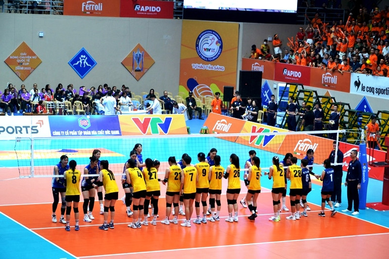 Ngay sau Lễ khai mạc diễn ra trận đấu mở màn giữa Đội tuyển Việt Nam 1 và Đội tuyển Australia. (Ảnh: QUỐC HỒNG)