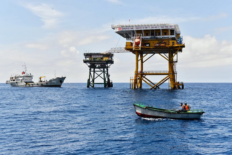 Trạm dịch vụ Kinh tế - Khoa học kỹ thuật (Nhà giàn DK1) ở Trường Sa.