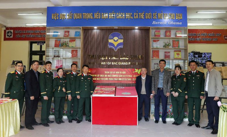 Thư viện Bắc Giang trưng bày sách kỷ niệm 80 năm Ngày thành lập Quân đội nhân dân Việt Nam (22/12/1944-22/12/2024). Thư viện Bắc Giang trưng bày sách kỷ niệm 80 năm Ngày thành lập Quân đội nhân dân Việt Nam (22/12/1944-22/12/2024).