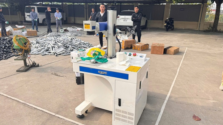 Máy chế tạo linh kiện súng bị công an Bắc Giang thu giữ. Máy chế tạo linh kiện súng bị công an Bắc Giang thu giữ.