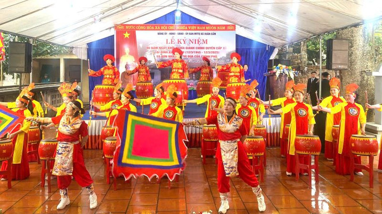 Màn trống hội mừng chiến thắng tại buổi lễ.