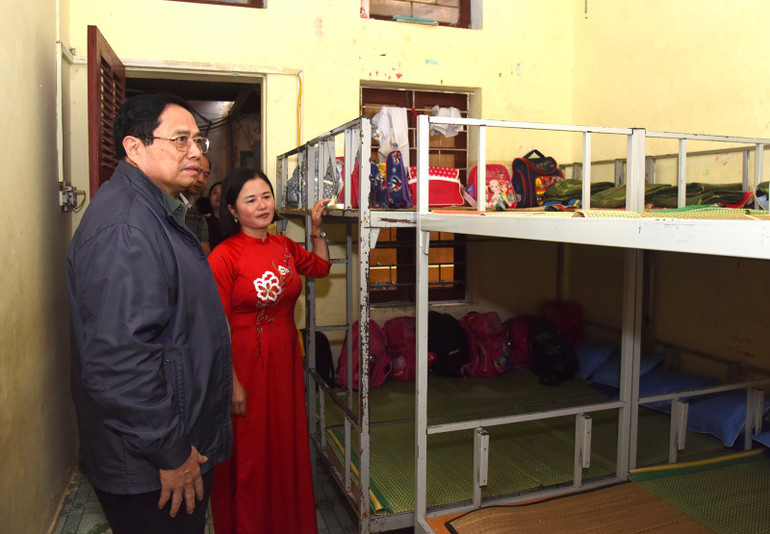 Thủ tướng Phạm Minh Chính thăm nơi ở của học sinh