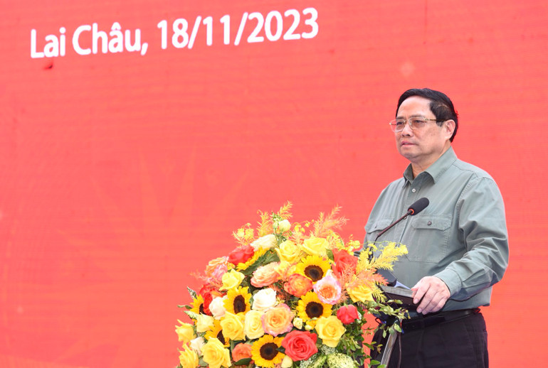 Thủ tướng Phạm Minh Chính phát biểu ý kiến nhân dịp đến thăm Trường.