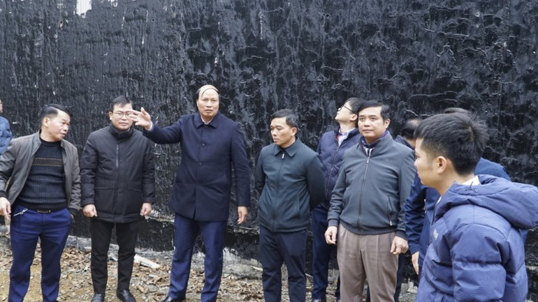 Lãnh đạo Ủy ban nhân dân tỉnh Cao Bằng kiểm tra, chỉ đạo đẩy nhanh tiến độ giải phóng mặt bằng dự án đường bộ cao tốc Đồng Đăng-Trà Lĩnh. (Ảnh: Báo Cao Bằng) Lãnh đạo Ủy ban nhân dân tỉnh Cao Bằng kiểm tra, chỉ đạo đẩy nhanh tiến độ giải phóng mặt bằng dự án đường bộ cao tốc Đồng Đăng-Trà Lĩnh. (Ảnh: Báo Cao Bằng)