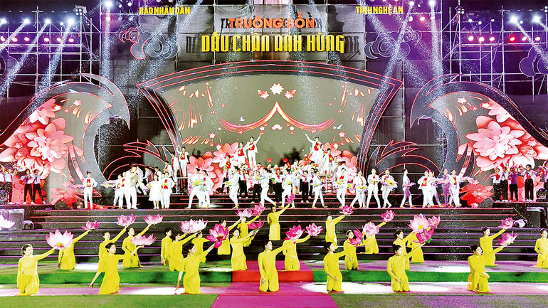 Một tiết mục nghệ thuật tại Chương trình.