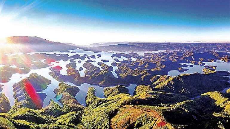 Khu du lịch sinh thái văn hóa Tà Ðùng đang được Ðắk Nông định hướng quy hoạch trở thành khu du lịch trọng điểm của vùng Tây Nguyên và cả nước.